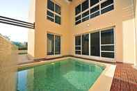 สระว่ายน้ำ Jannah Resort & Villas Ras Al Khaimah