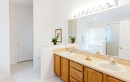 In-room Bathroom 5 Orange Tree Homes by Oceanbeds