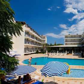 Ares Blue Hotel 1, 酒店 凯梅尔