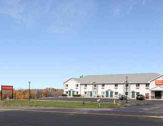 Exterior 2 Econo Lodge Inn & Suites Farmington