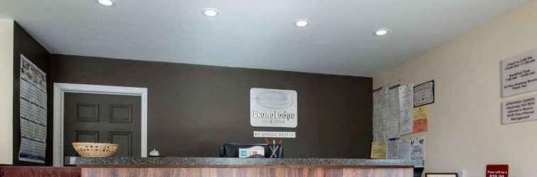Lobby Econo Lodge Inn & Suites Farmington