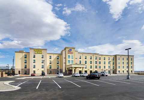 Exterior Comfort Suites Near Denver Downtown