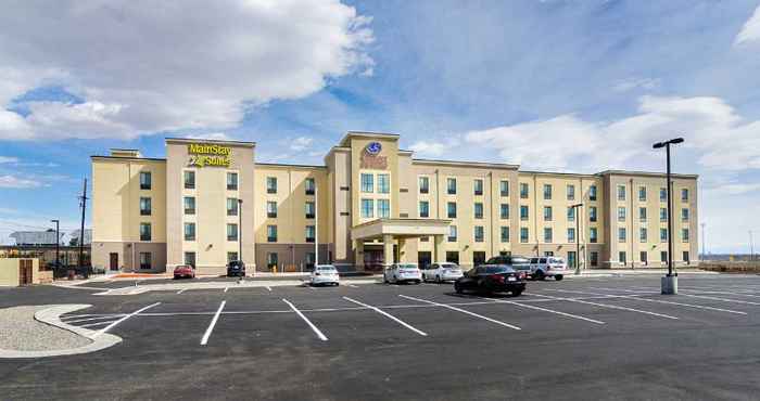 Exterior Comfort Suites Near Denver Downtown