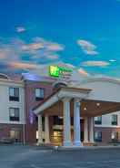 EXTERIOR_BUILDING Holiday Inn Express and Suites Concordia US81