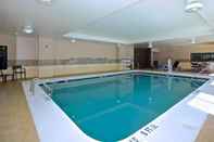 Swimming Pool Holiday Inn Express and Suites Duluth Mall Area