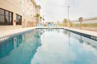 Swimming Pool Hol. Inn Exp.   Laredo-Event Center Area