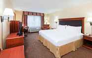 In-room Bathroom 5 Hol. Inn Exp.   Laredo-Event Center Area