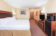 Bedroom 3 Hol. Inn Exp.   Laredo-Event Center Area