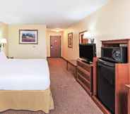 Bedroom 3 Hol. Inn Exp.   Laredo-Event Center Area