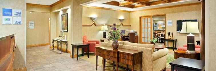 Lobby Clarion Inn & Suites Medford