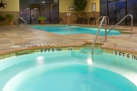 Swimming Pool Holiday Inn Hotel and Suites Beaumont Plaza I 10 a