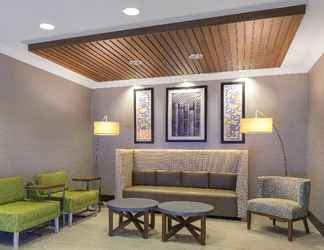 Sảnh chờ 2 Holiday Inn Express and Suites North Bay