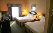 Bedroom 4 Hol. Inn Exp. Hotel and Suites Drums-Hazelton