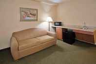 Common Space Hol. Inn Exp. Hotel and Suites Drums-Hazelton