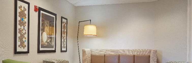 Sảnh chờ Holiday Inn Express and Suites Akron Regional Airp