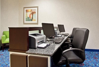 Sảnh chờ 4 Holiday Inn Express and Suites Akron Regional Airp