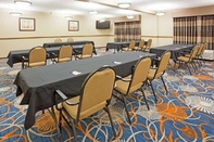 Functional Hall Days Inn & Suites by Wyndham Onalaska/LaCrosse