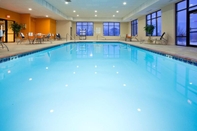 Swimming Pool Days Inn & Suites by Wyndham Onalaska/LaCrosse