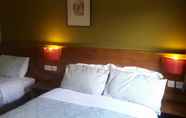 Bedroom 2 Crosshill Hotel