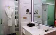 Phòng tắm bên trong 5 Holiday Villa Hotel & Residence Shanghai Jiading