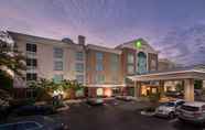 Nearby View and Attractions 7 Holiday Inn Express and Suites Columbia I 26 at Ha