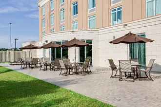 Lobi 4 Holiday Inn Express and Suites Charleston Arpt Con