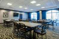 Functional Hall Holiday Inn Express and Suites Charleston Arpt Con