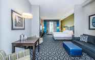 Bilik Mandi dalam Bilik 7 Holiday Inn Express and Suites Charleston Arpt Con