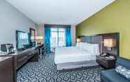 Bilik Tidur 4 Holiday Inn Express and Suites Charleston Arpt Con