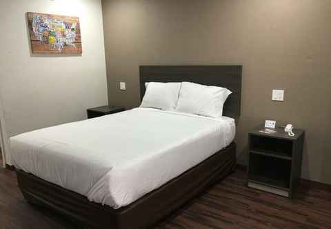 Bilik Tidur Econo Lodge near Bakersfield Fairgrounds