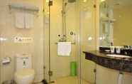 In-room Bathroom 2 GreenTree Inn Shanghai Dongming Road Subway Statio