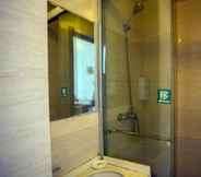 Phòng tắm bên trong 2 GreenTree Inn Jiangsu Suzhou Kunshan Huaqiao House