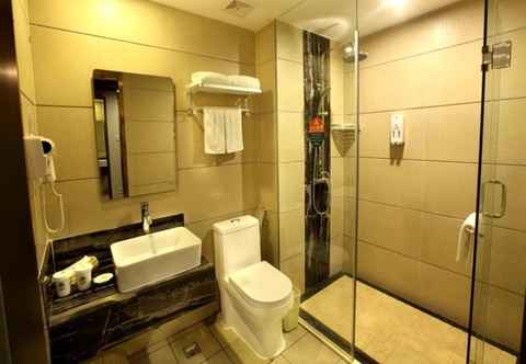 In-room Bathroom GreenTree Inn YaLongWan YingBin Ave JiYang