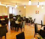 Restaurant 3 GreenTree Inn FuYang Commercial Building Express H