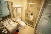 In-room Bathroom GreenTree Inn Fangte World Resort South Gate Busin