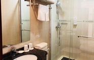 Phòng tắm bên trong 7 GreenTree Inn Bajiao (E) Street Express Hotel