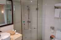 In-room Bathroom GreenTree Alliance Guangdong Shenzhen Pinghu Avenu