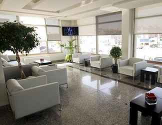 Lobby 2 Hotel Adelma