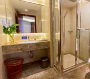 In-room Bathroom 7 Celeste Paleace International Hotel