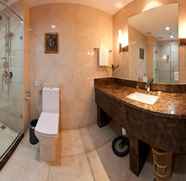 Toilet Kamar 4 Weihai Bliss International Hotel
