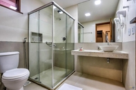 In-room Bathroom Vira Canoa