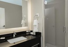 In-room Bathroom 7 The Tower Hotel