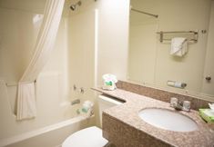 In-room Bathroom 5 Guesthouse International Inn