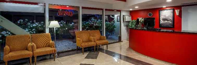 Lobby Travelodge by Wyndham Red Bluff