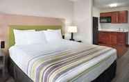 Kamar Tidur 3 Country Inn & Suites by Radisson, Camp Springs, MD