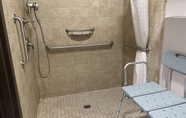 In-room Bathroom 6 Wingate by Wyndham Marion