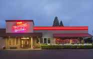 Exterior 6 Red Lion Hotel Conference Center Renton