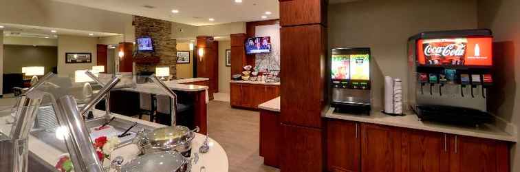 Sảnh chờ Staybridge Suites Ann Arbor- Research Pkwy