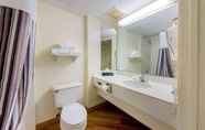 Toilet Kamar 6 La Quinta by Wyndham Ft Lauderdale Cypress Creek