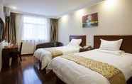 Bedroom 7 GreenTree Inn YingChun  (W) Road Walking